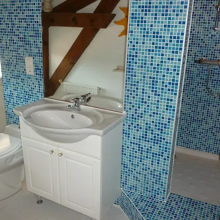 Ref 227 , A Proximite Immediate De La Plage Des Bourdaines , Patio Classee 3 Etoiles , 6 Personnes *