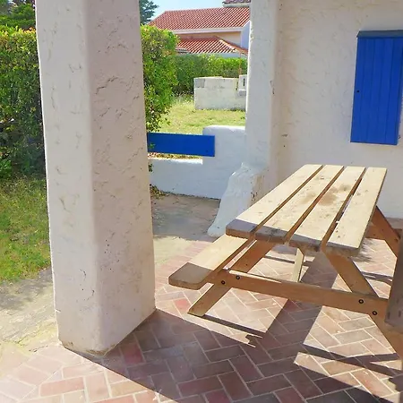 Ref 227 , A Proximite Immediate De La Plage Des Bourdaines , Patio Classee 3 Etoiles , 6 Personnes Villa *