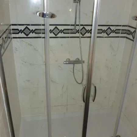 Villa Ref 227 , A Proximite Immediate De La Plage Des Bourdaines , Patio Classee 3 Etoiles , 6 Personnes